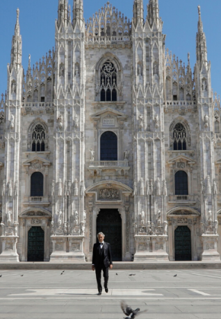 Andrea Bocelli Duomo - Credit Luca Rossetti, Courtesy Sugar Srl, Decca Records