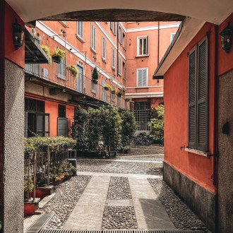 Tradtional courtyard in Milano ph.:@e.goa