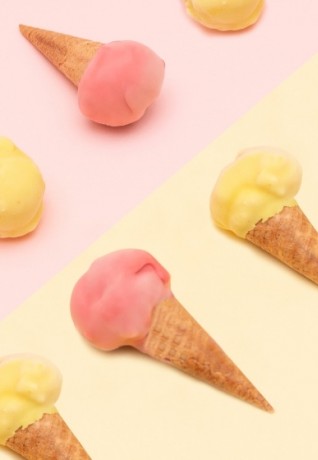 Mini coni gelato al cioccolato rosa, cioccolato bianco e curcuma - Gusto 17
