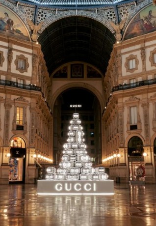 Christmas tree in Galleria Vittorio Emanuele II